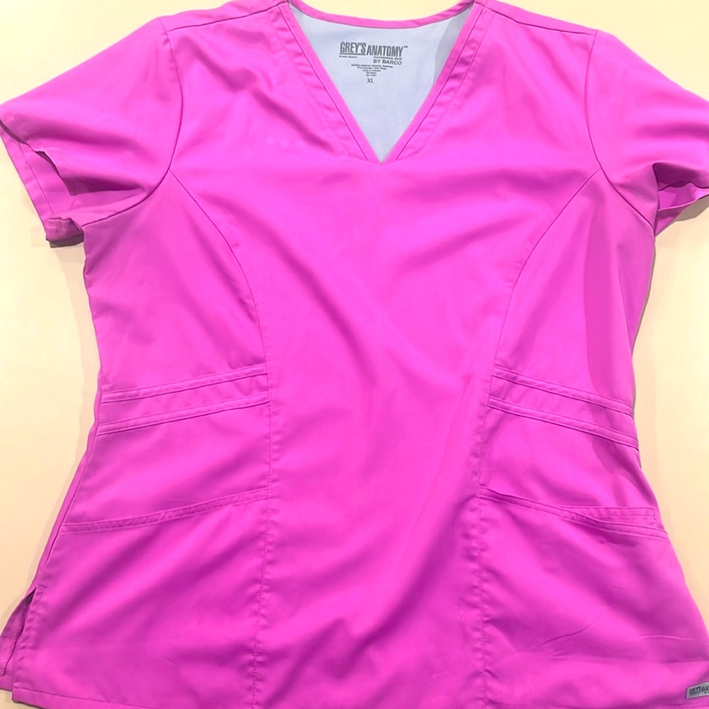 Greys anatomy women’s pink scrub top. Only worn once. Size XL
